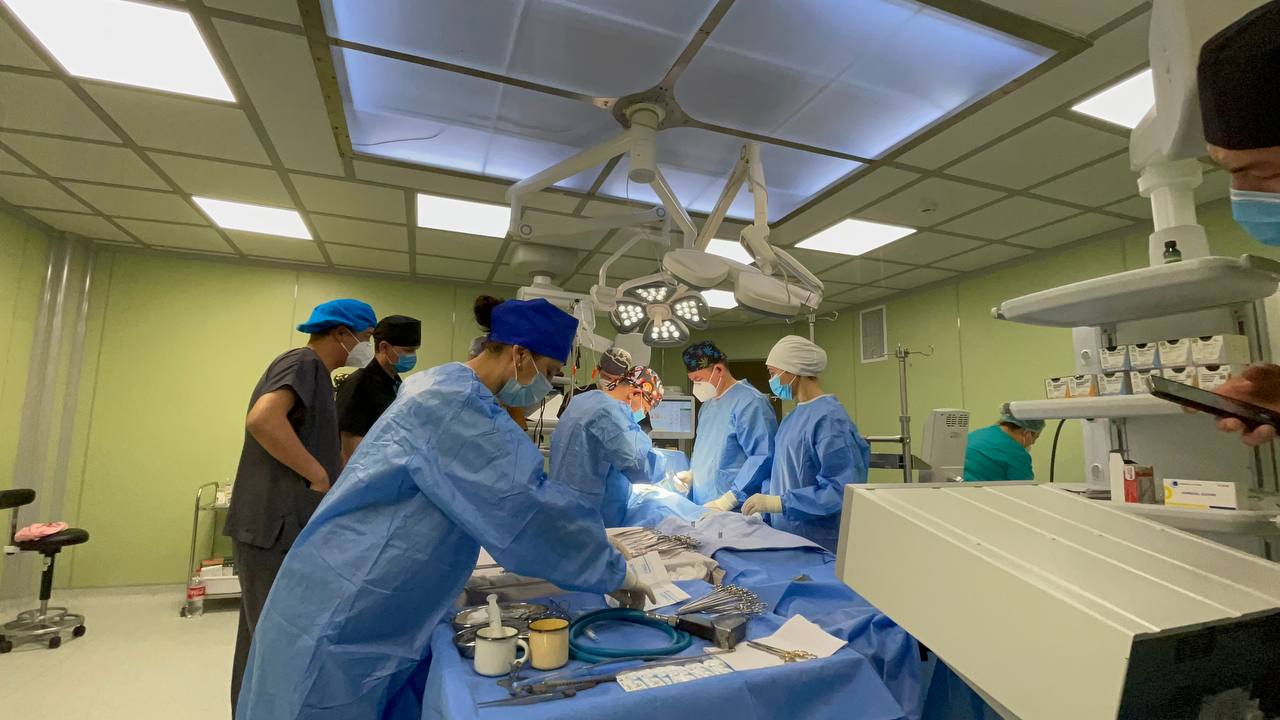 Xotinim bilan yopinchiq ostida onlayn porno